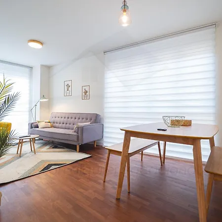 La Luca アパート リャネス